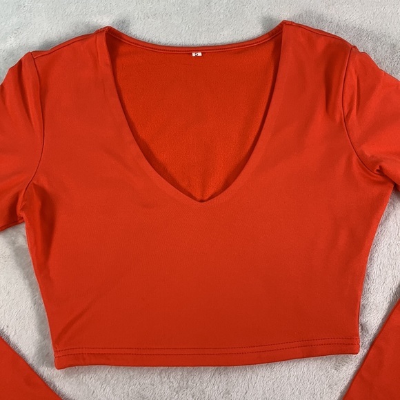 Scoop Neck Long Sleeve Crop Top - Picture 4 of 10